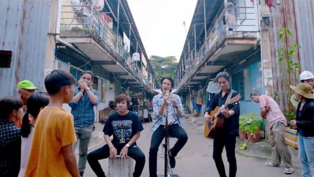 Đắp Mộ Cuộc Tình