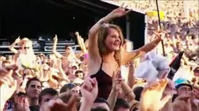 I kissed a girl (Live at V Fest 2009)