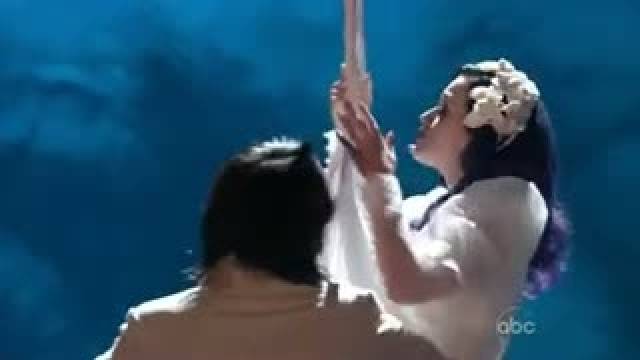 Wide awake (Billboard Music Award 2012)