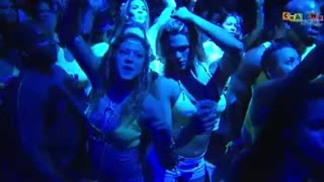 Bon Bon (VEVO Live! Carnival 2012 - Salvador, Brazil)