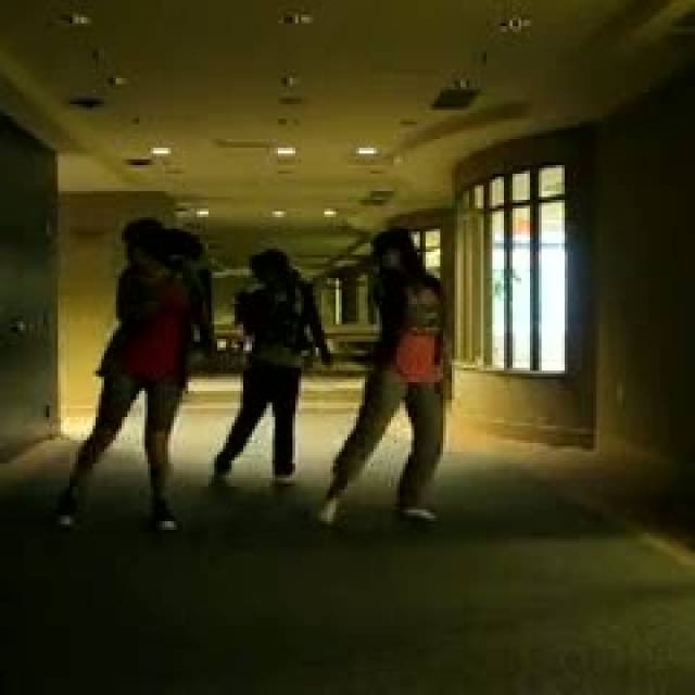Try to copy me dance (2NE1)