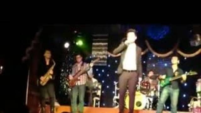 Yêu Lại Từ Đầu ( Live Ở Hà Nội )