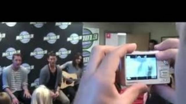 Let Me Down Easy ( Live )