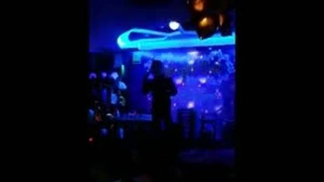 Đường Xa Ướt Mưa (Live)