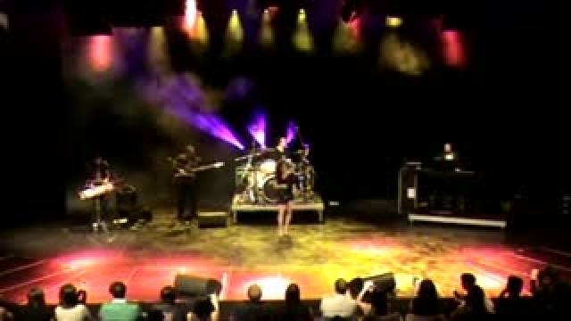 Anh Thì Không (Live)