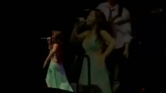 Em Phải Làm Sao (Live)