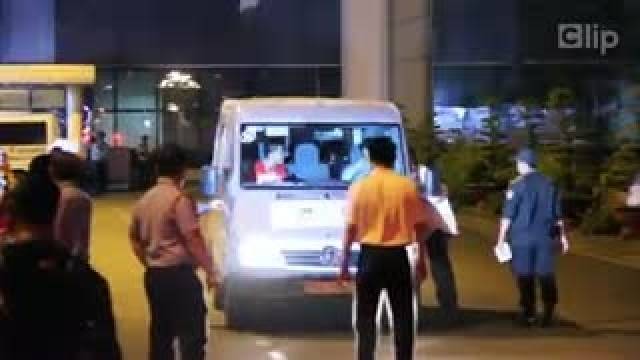 Fan Náo Động Sân Bay Vì 2PM và MissA