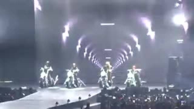 I'm The Best (2NE1 Galaxy Stage Vietnam 2014 - Fancam) 