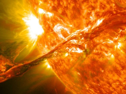 Bão mặt trời diễn ra như thế nào?