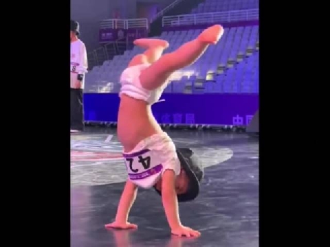 Em bé thư giãn là đây - 3 tuổi tham gia cuộc thi nhảy hip hop