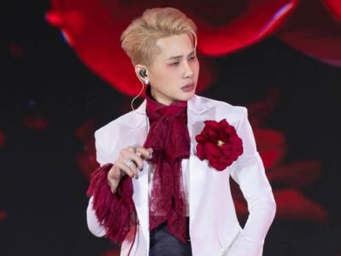 Jack bất ngờ thông báo tạm dừng biểu diễn