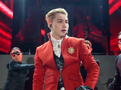 Sơn Tùng M-TP đầy ma mị với bản mashup của Buông Đôi Tay Nhau Ra và Khuôn Mặt Đáng Thương