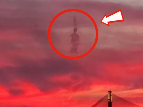 Hiện tượng bí ẩn: Bóng người bay lơ lửng giữa bầu trời Trung Quốc