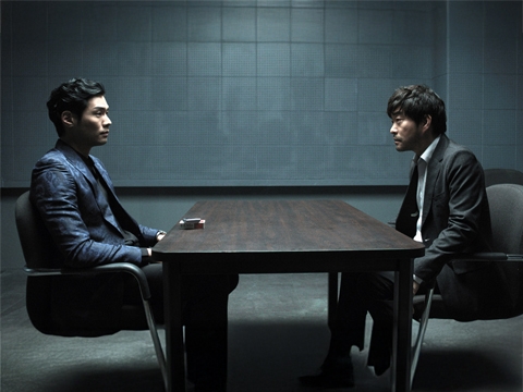 Review phim The Chronicles Of Evil: Sát nhân giả dạng cảnh sát để báo thù cho cha