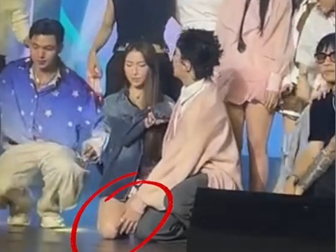 Hòa Minzy "hớ hênh" trên sân khấu vì chiếc quần ngắn cũn