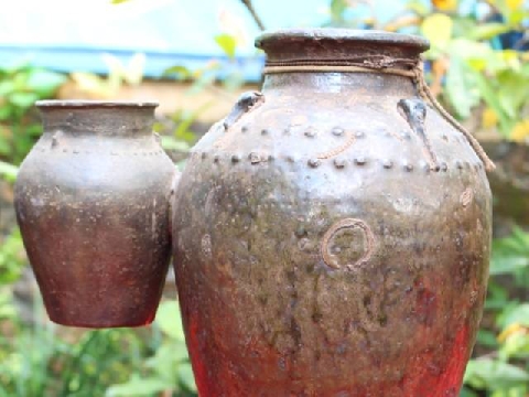 Bị trừng phạt vì làm vỡ ché cổ linh thiêng - sự thật rợn người