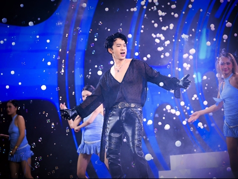 Chủ tịch ngân hàng ACB gây sốt khi hát APT (Rosé)