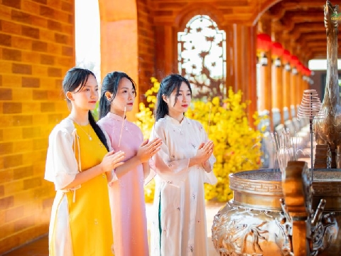 Đi chùa cầu gì để không BẤT KÍNH? Đi chùa không nên cầu gì?