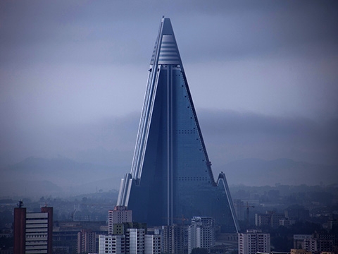 Khám phá khách sạn hoang bí ẩn lớn nhất Triều Tiên